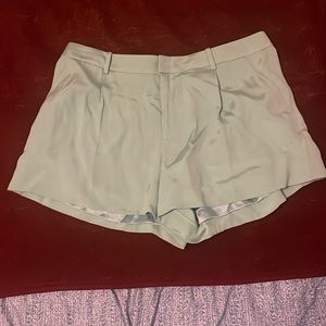 Short Ralph Lauren , green color , size 10